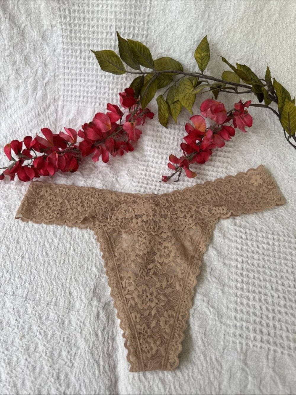 VICTORIA'S SECRET L LARGE SOFT LACE BEIGE T BACK THONG PANTIES NWT